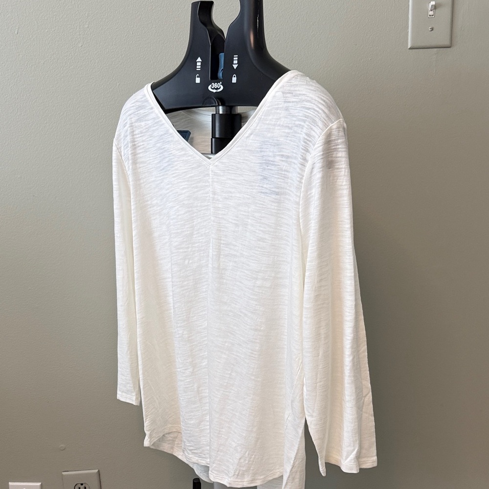 Chico's White V-Neck Long Sleeve Lightweight Top - Picture 2 of 5